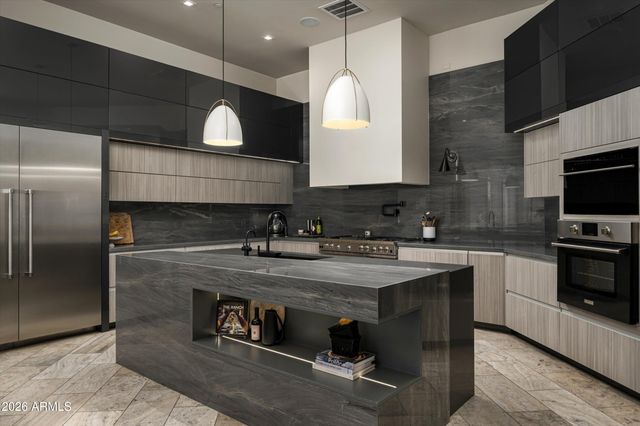 8700 N 55TH Place, Paradise Valley, AZ 85253