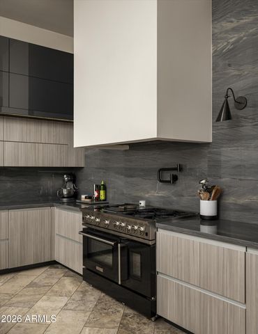 8700 N 55TH Place, Paradise Valley, AZ 85253