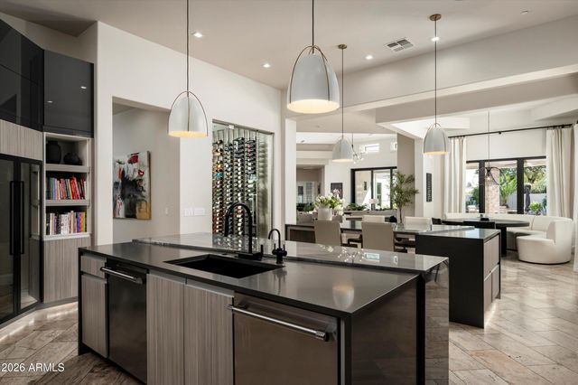 8700 N 55TH Place, Paradise Valley, AZ 85253