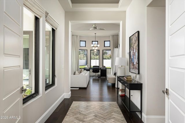 8700 N 55TH Place, Paradise Valley, AZ 85253