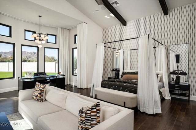 8700 N 55TH Place, Paradise Valley, AZ 85253