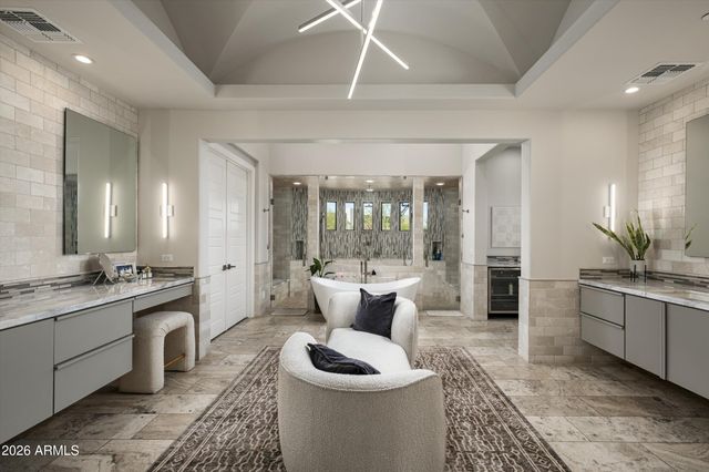 8700 N 55TH Place, Paradise Valley, AZ 85253