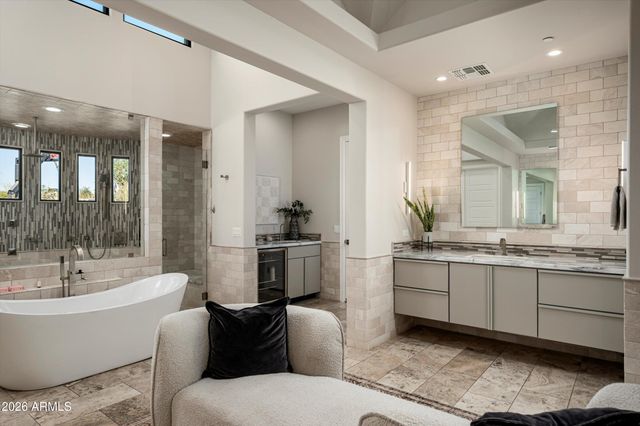 8700 N 55TH Place, Paradise Valley, AZ 85253