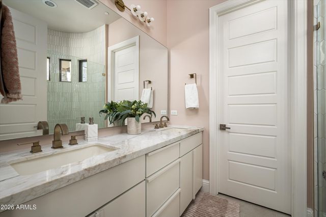 8700 N 55TH Place, Paradise Valley, AZ 85253