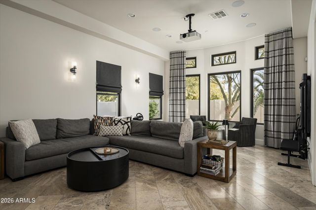 8700 N 55TH Place, Paradise Valley, AZ 85253