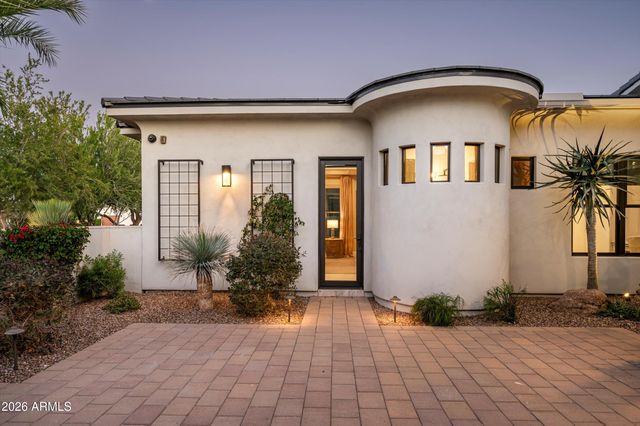 8700 N 55TH Place, Paradise Valley, AZ 85253