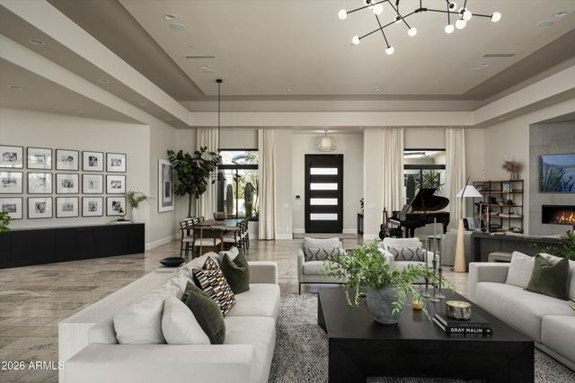 8700 N 55TH Place, Paradise Valley, AZ 85253