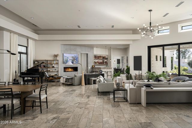 8700 N 55TH Place, Paradise Valley, AZ 85253