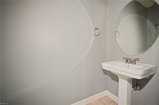 716 Gary LN, Hampton, VA 23669