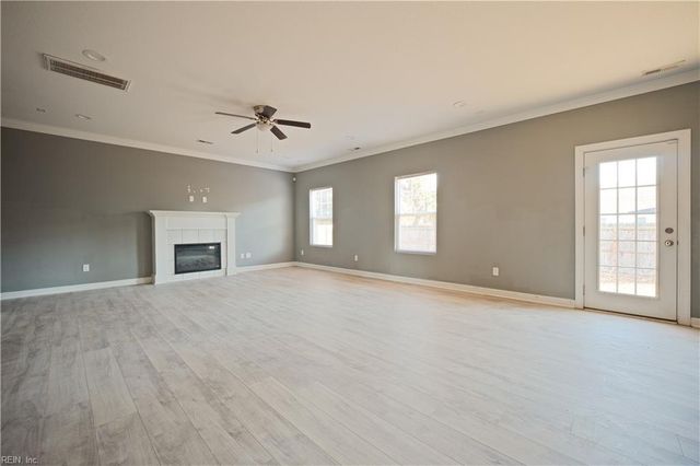 716 Gary LN, Hampton, VA 23669