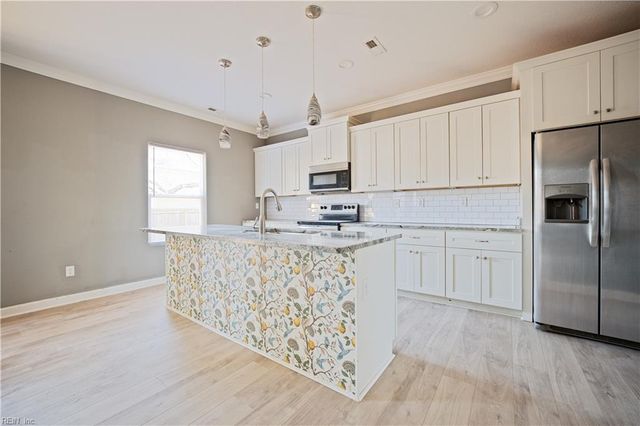 716 Gary LN, Hampton, VA 23669