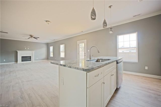 716 Gary LN, Hampton, VA 23669