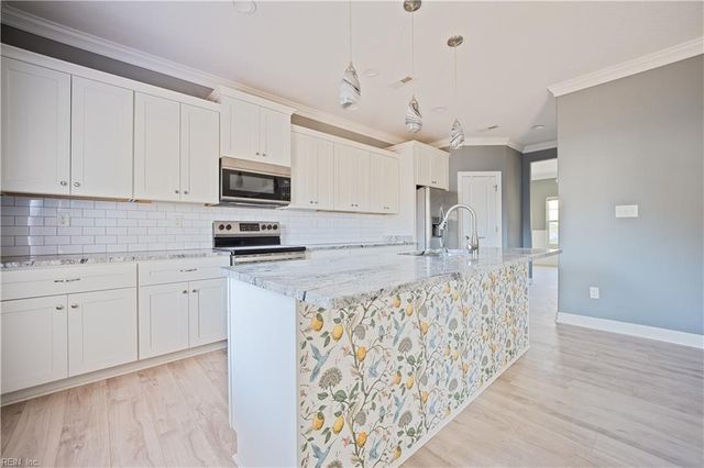 716 Gary LN, Hampton, VA 23669