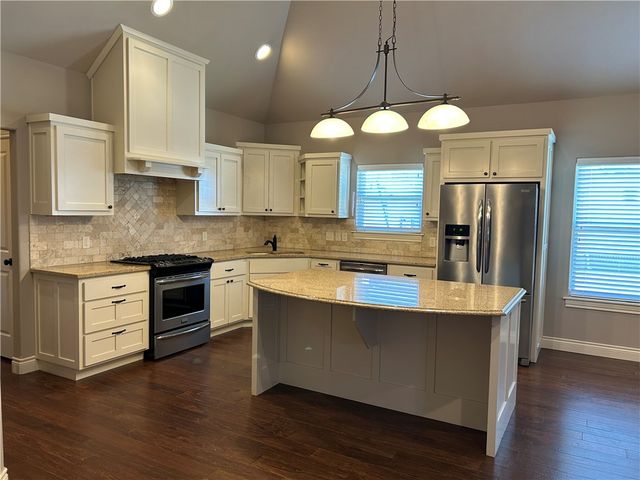 5912 W Willow Street, Rogers, AR 72758