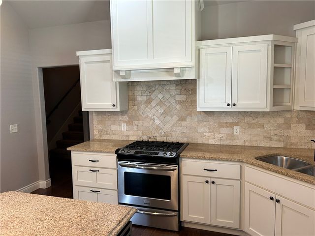 5912 W Willow Street, Rogers, AR 72758