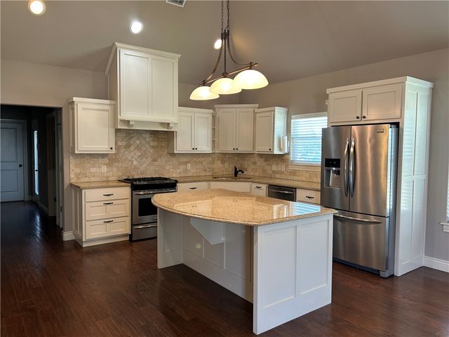 5912 W Willow Street, Rogers, AR 72758
