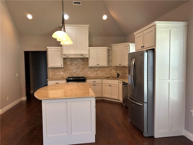 5912 W Willow Street, Rogers, AR 72758