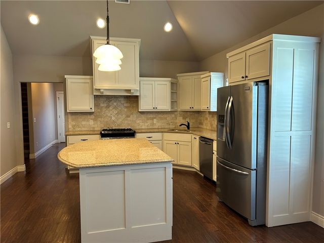 5912 W Willow Street, Rogers, AR 72758