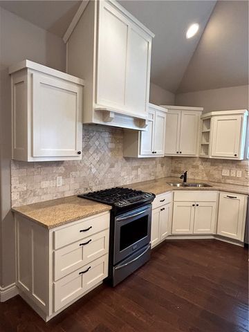 5912 W Willow Street, Rogers, AR 72758