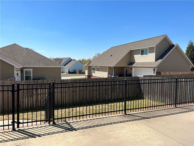 5912 W Willow Street, Rogers, AR 72758