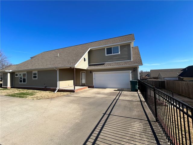 5912 W Willow Street, Rogers, AR 72758