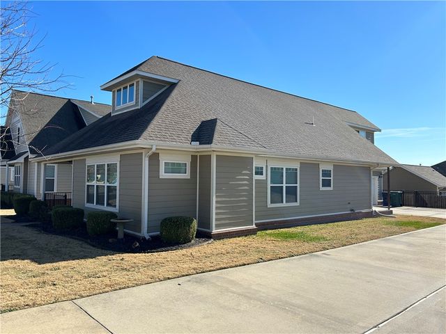 5912 W Willow Street, Rogers, AR 72758