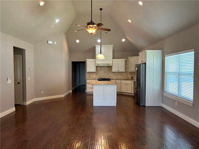 5912 W Willow Street, Rogers, AR 72758