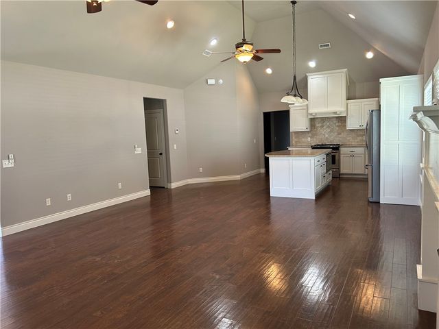 5912 W Willow Street, Rogers, AR 72758