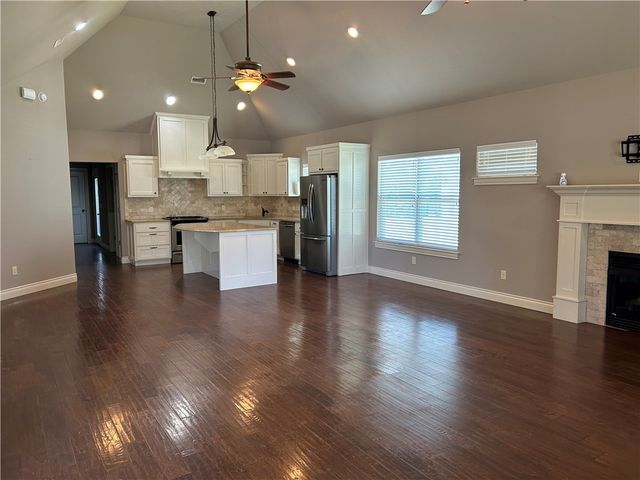 5912 W Willow Street, Rogers, AR 72758