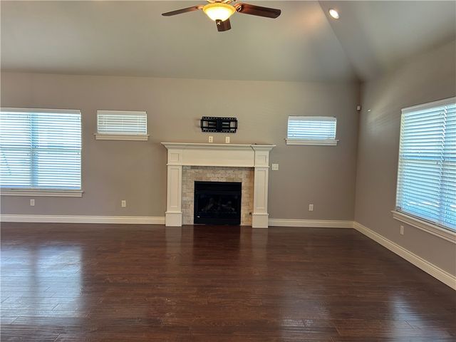 5912 W Willow Street, Rogers, AR 72758