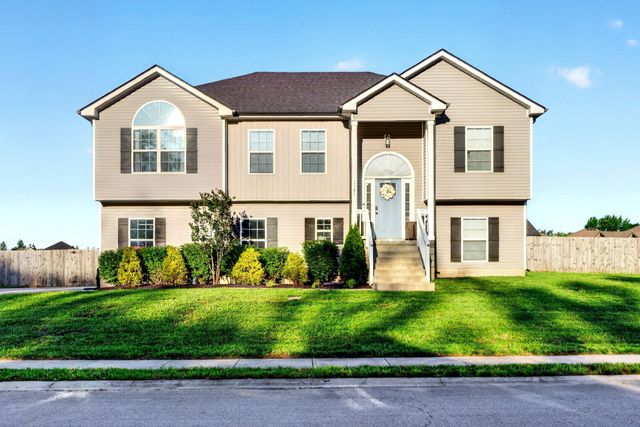 1585 Parkside Dr, Clarksville, TN 37042