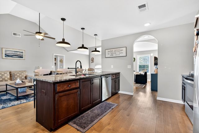 1585 Parkside Dr, Clarksville, TN 37042