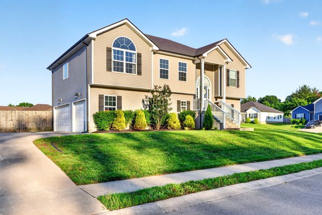 1585 Parkside Dr, Clarksville, TN 37042