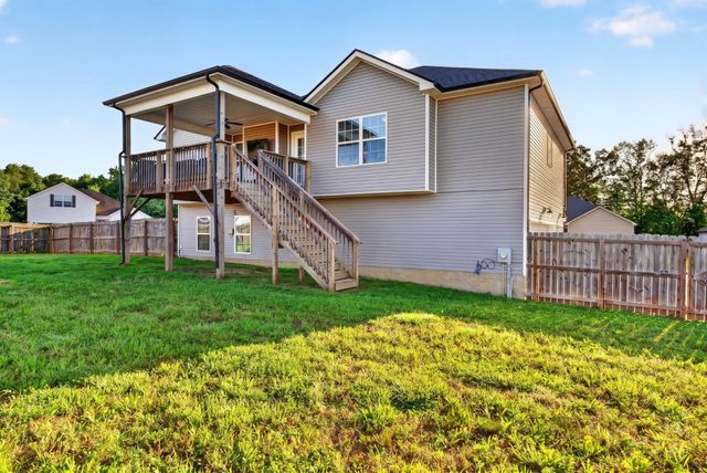 1585 Parkside Dr, Clarksville, TN 37042