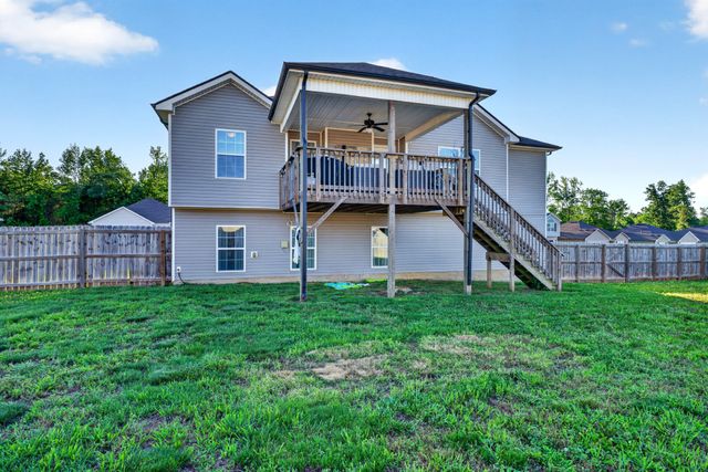 1585 Parkside Dr, Clarksville, TN 37042