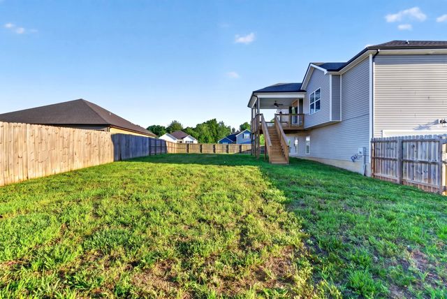 1585 Parkside Dr, Clarksville, TN 37042