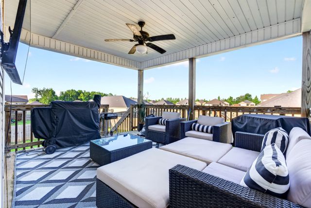 1585 Parkside Dr, Clarksville, TN 37042