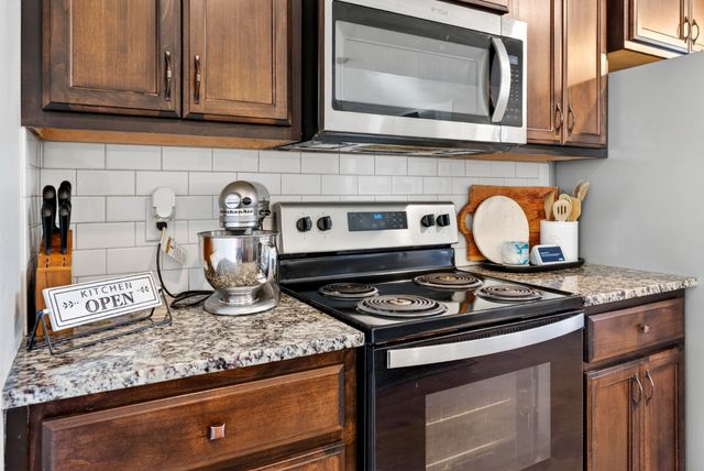 1585 Parkside Dr, Clarksville, TN 37042