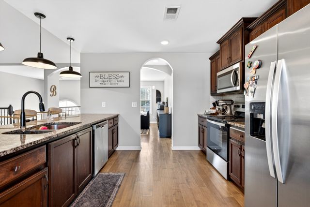 1585 Parkside Dr, Clarksville, TN 37042
