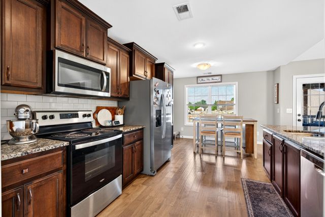 1585 Parkside Dr, Clarksville, TN 37042
