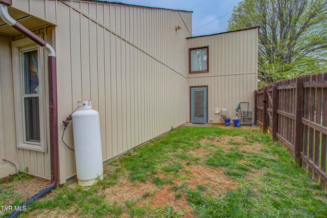780 Hamilton Road Apt C1, Blountville, TN 37617