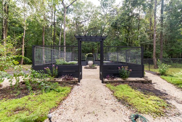 5654 Middle Creek Road, Ravenel, SC 29470