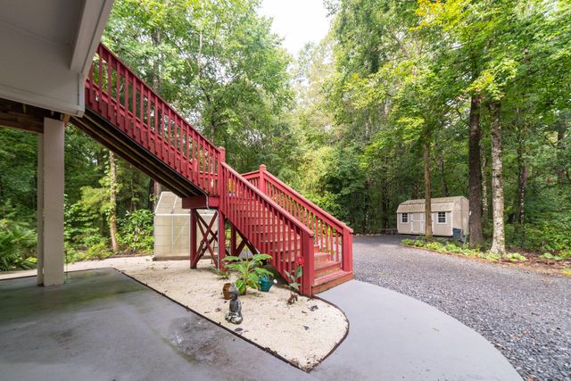 5654 Middle Creek Road, Ravenel, SC 29470