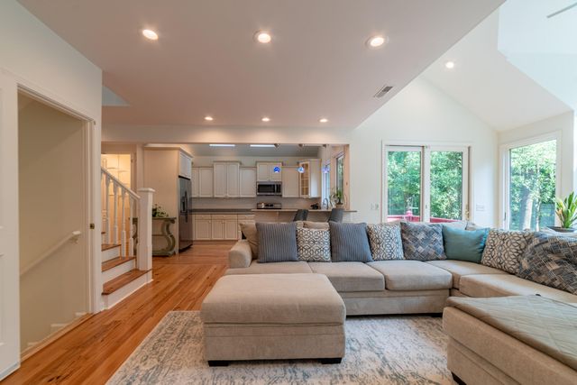 5654 Middle Creek Road, Ravenel, SC 29470