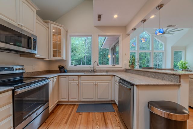 5654 Middle Creek Road, Ravenel, SC 29470