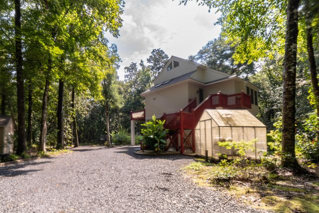 5654 Middle Creek Road, Ravenel, SC 29470