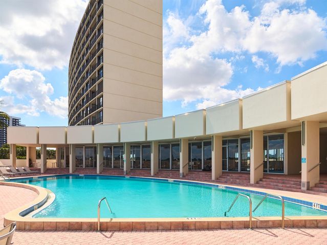 136 Lakeshore Drive 211, North Palm Beach, FL 33408