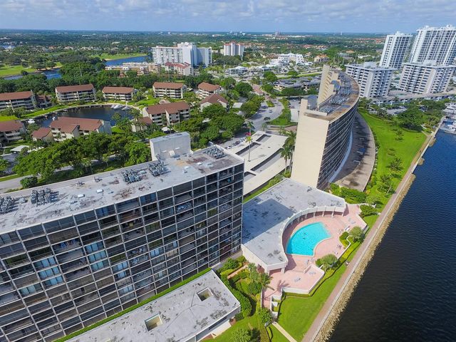 136 Lakeshore Drive 211, North Palm Beach, FL 33408