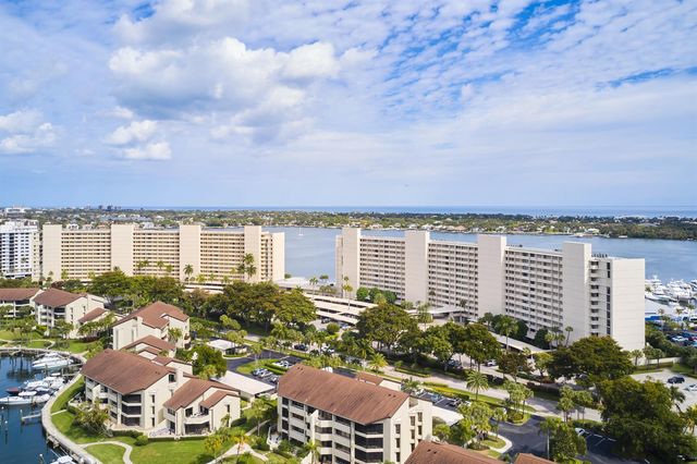 136 Lakeshore Drive 211, North Palm Beach, FL 33408