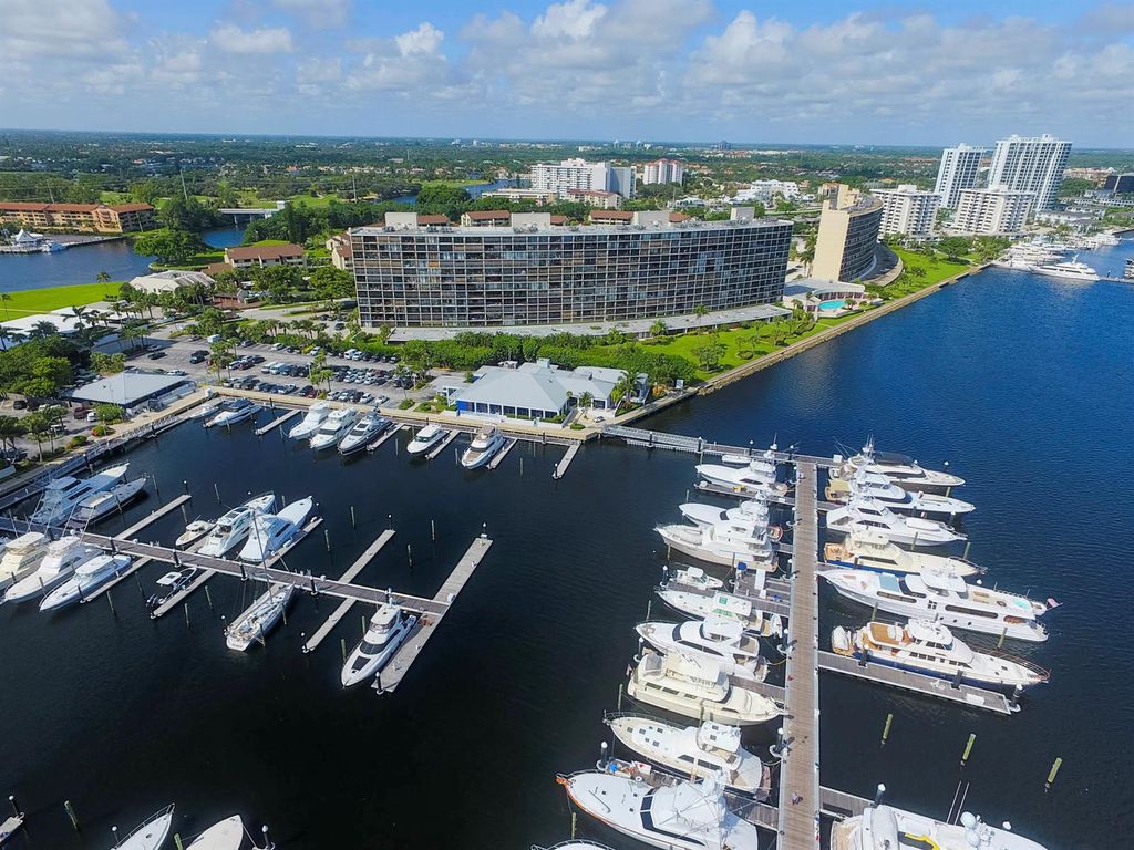 136 Lakeshore Drive 211, North Palm Beach, FL 33408